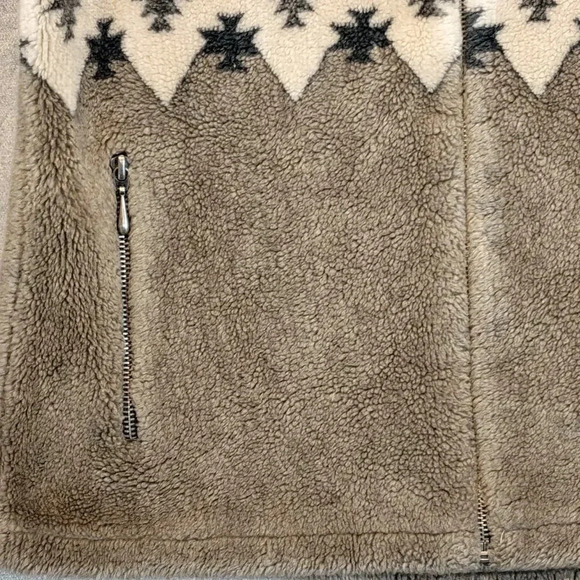 Cleo Women's Brown  and Tan Plush Sleeveless Vest in Size Small - Picture 4 of 10